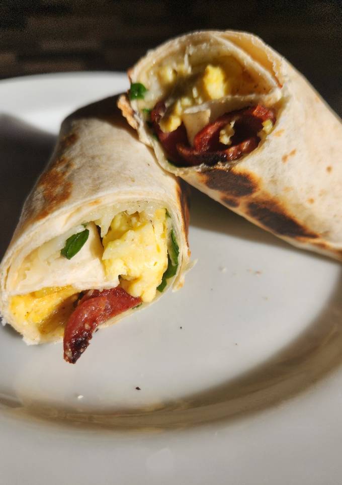 A picture of Deluxe Pizza Breakfast Wraps.