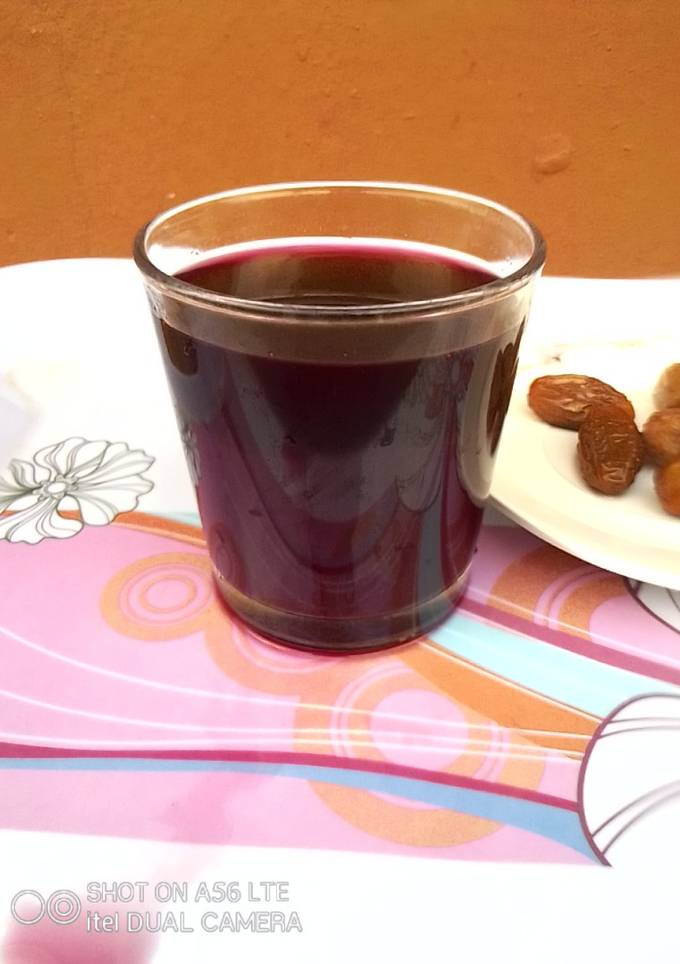 A picture of Date Syrup Flavoured Zobo.