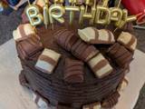 A picture of My sister's birthday kinder bueno cake!.