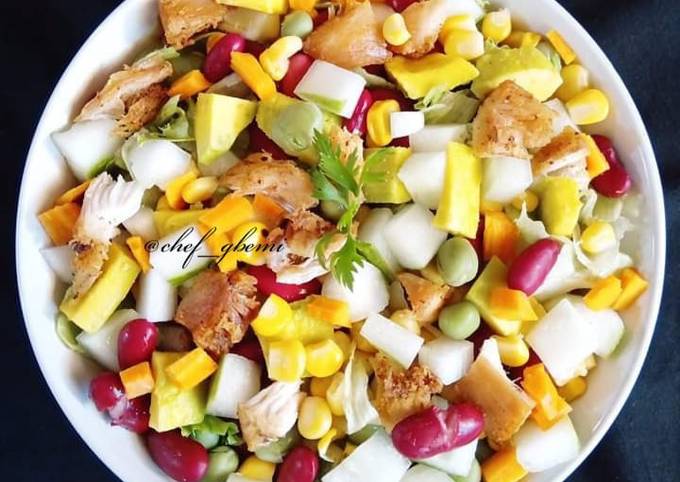 A picture of Vegetables Chicken Salad.