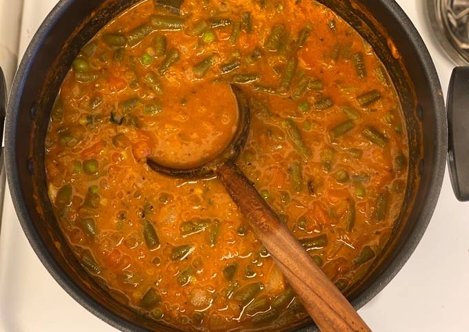 A picture of Mixed vegetables Sambhar.