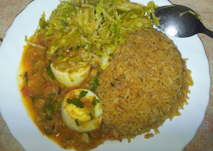 A picture of Rice and egg curry and steamed cabbage #jikoni weekly challenge.