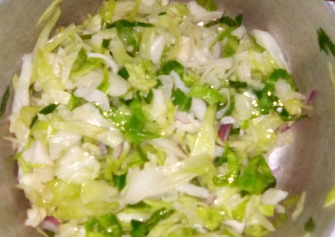 A picture of Steamed cabbages with onions.