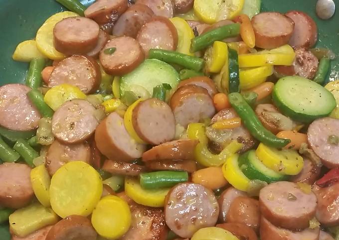 A picture of Chedder Wurst with Vegetable Medley.