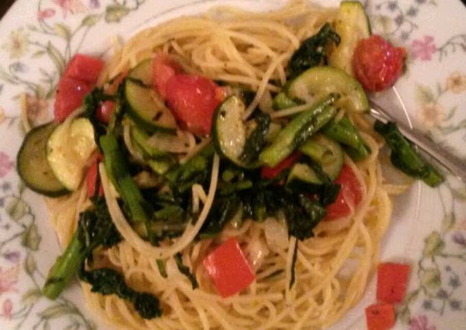 A picture of Mandy's olive oil and vegetable pasta.