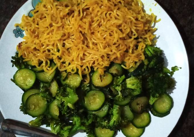 A picture of Pasta vegetable dinner 😋.