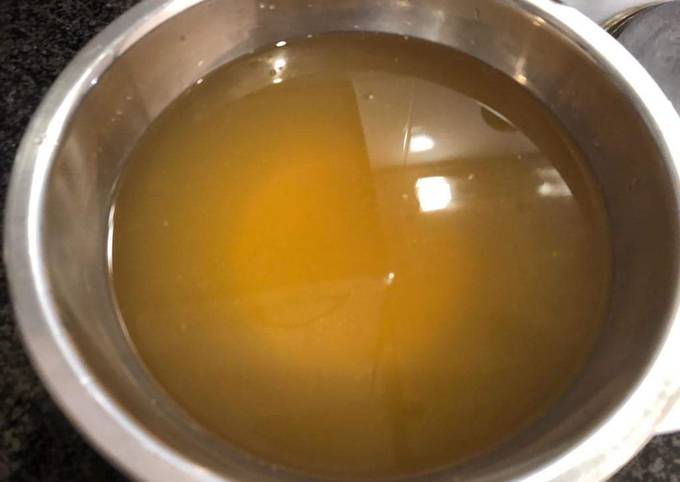 A picture of Vegetable soup stock.