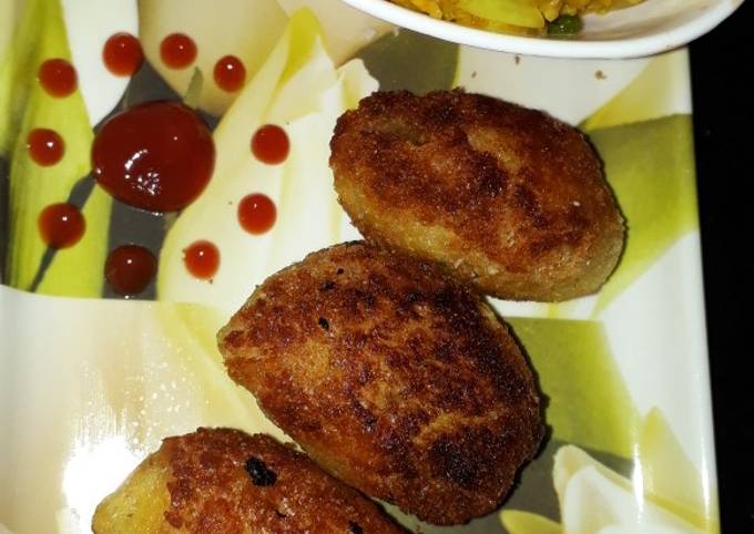 A picture of Crispy Vegetable khichdi bonda.