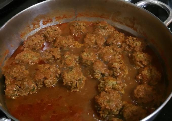 A picture of Meatballs with Vegetables in Tomato Sauce.