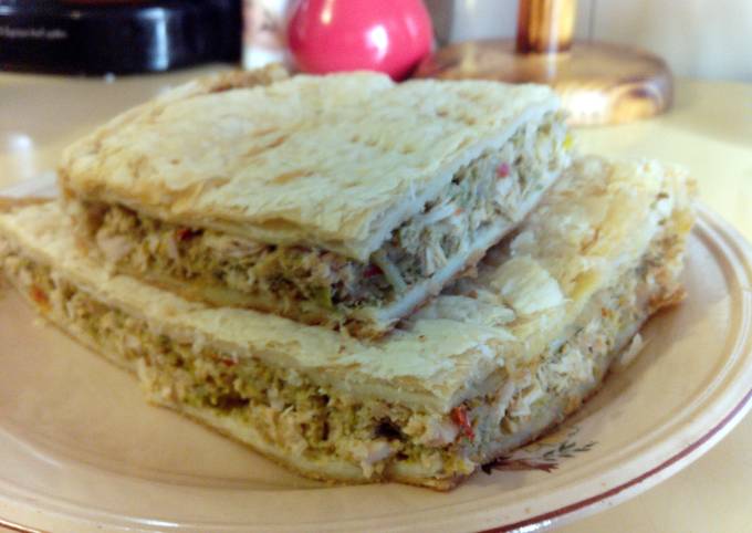 A picture of Chicken and vegetable pie.