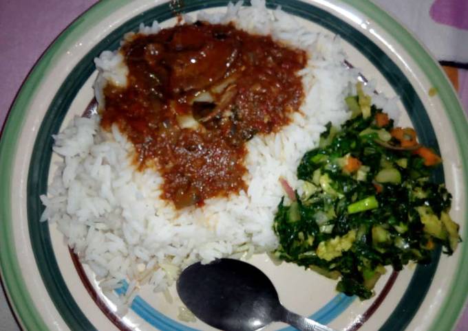 A picture of Rice and stew with vegetable.