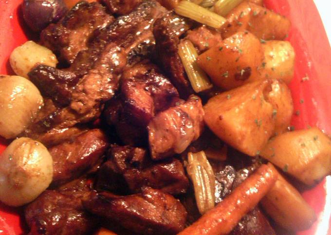 A picture of pork ribs and vegetables.