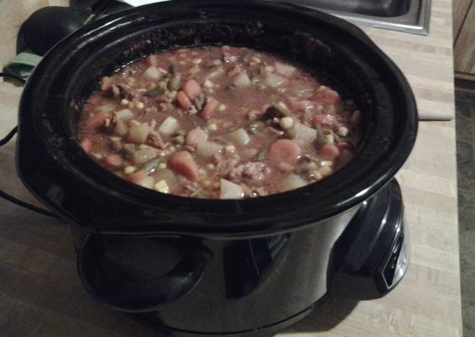 A picture of Slow cooker beef vegetable soup.