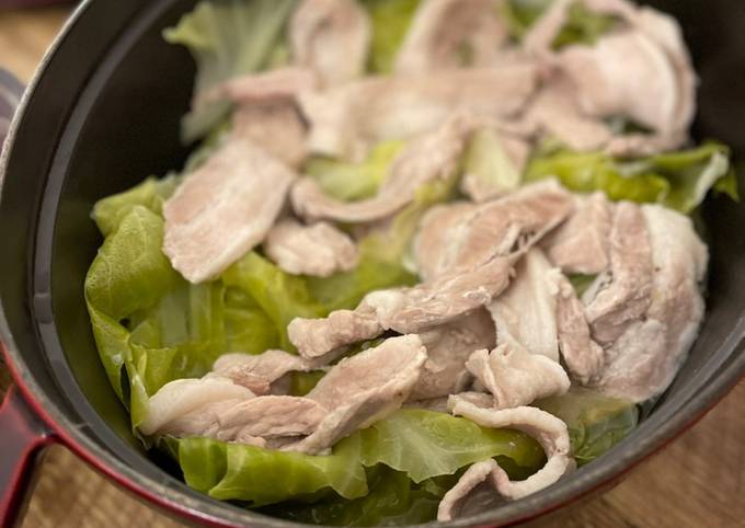 A picture of 🍲 Pointed cabbage & pork belly hot pot.