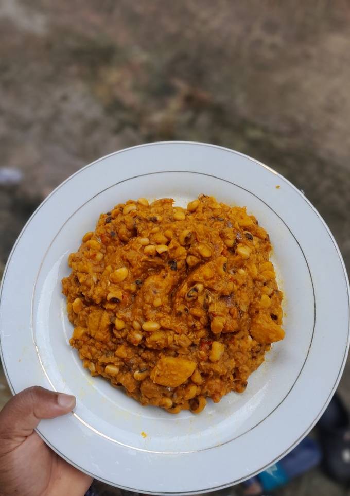 A picture of Yum-yum Beans and Plantain Porridge.