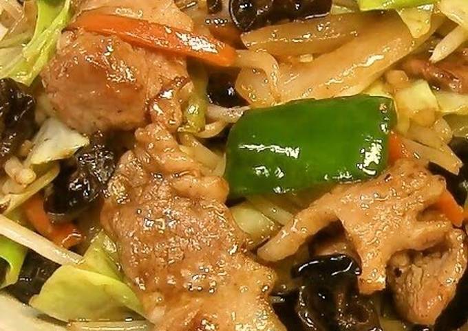 A picture of Chinese Restaurant Style Stir-Fried Meat and Vegetables.