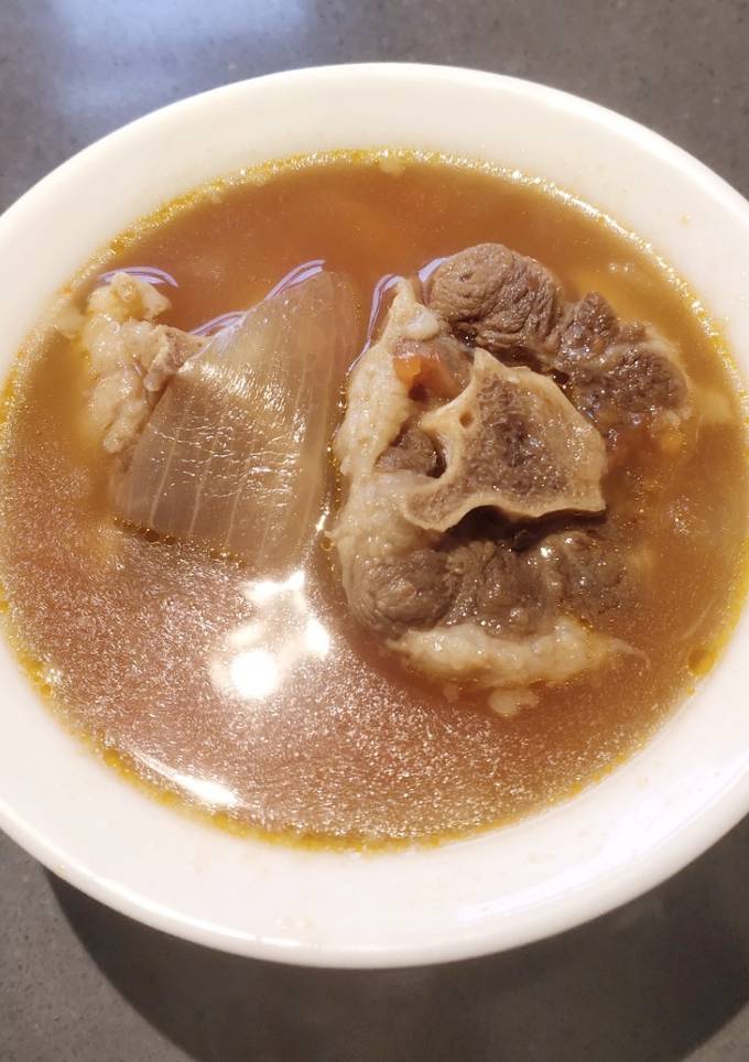 A picture of Oxtail Soup.