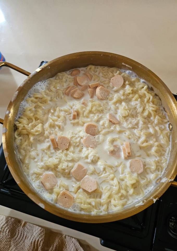 A picture of Indomie Carbonara.