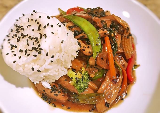 A picture of Asian Pork and vegetable in spicy garlic brown sauce.