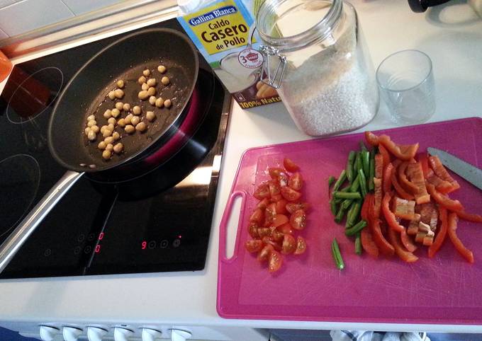 A picture of quick vegetable paella.