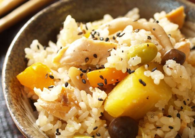 A picture of Rice with Colorful Autumn Vegetables (Gomoku Takikomi Gohan).