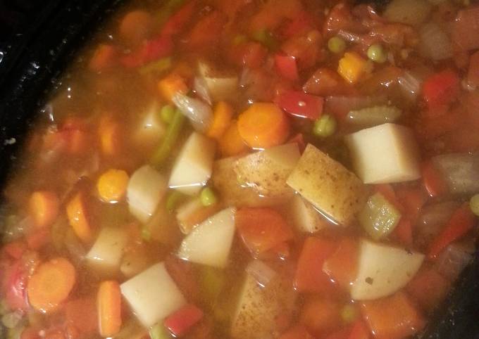 A picture of Spicy Vegetable 8 QT Crock Pot Soup.