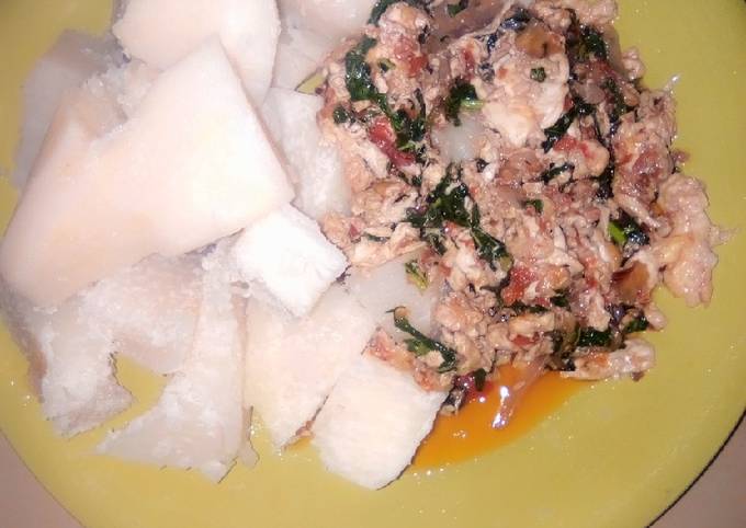 A picture of Boiled yam scrambled egg and vegetable.