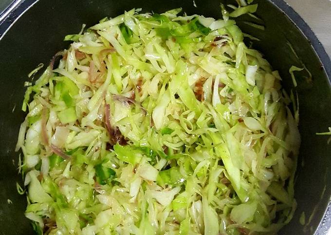 A picture of Onion Paprika Fried Cabbage.