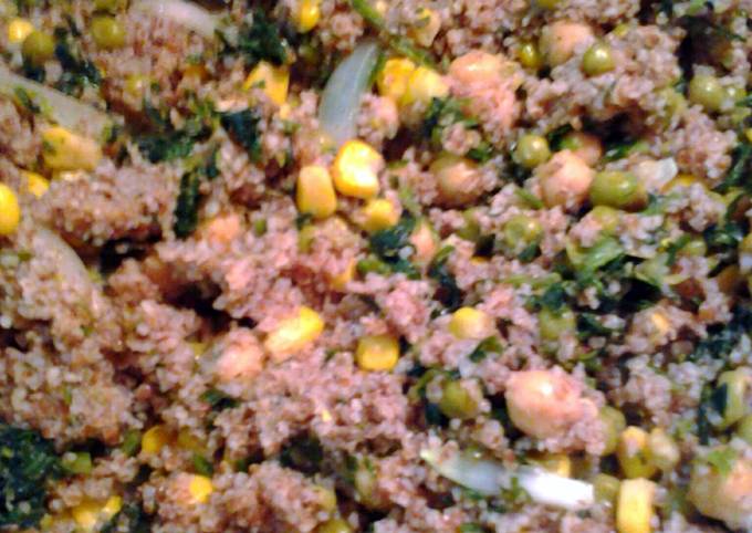 A picture of bulgur and vegetables.