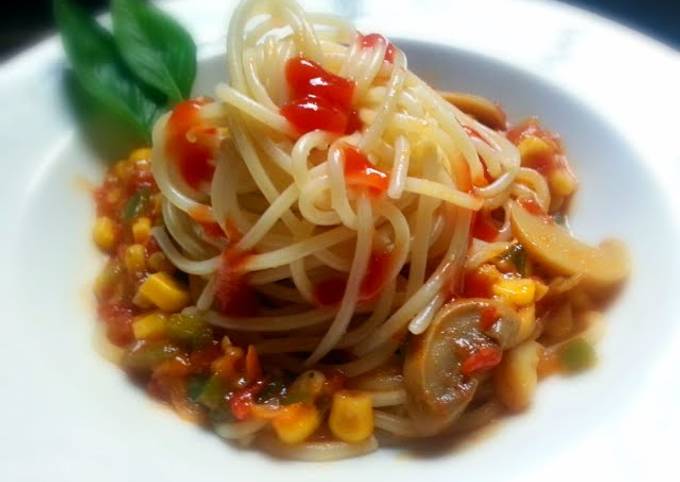 A picture of Spaghetti with vegetables sauce.