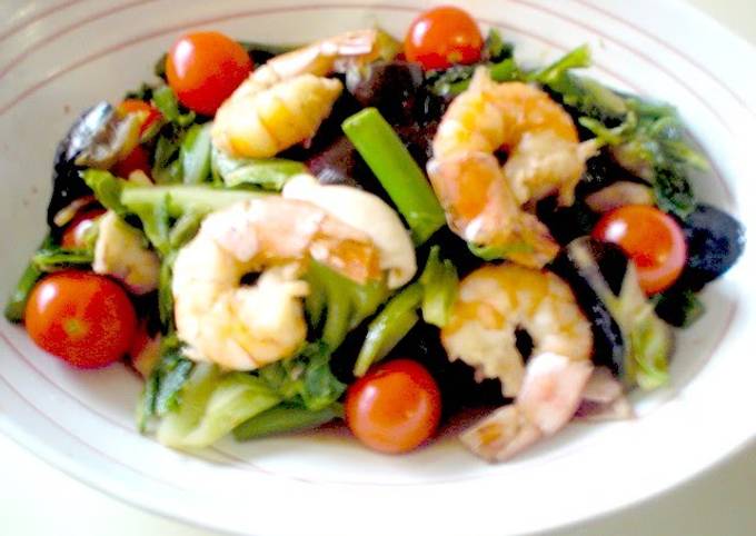 A picture of Vegetable Filled Shrimp & Squid Garlic Stir-Fry.