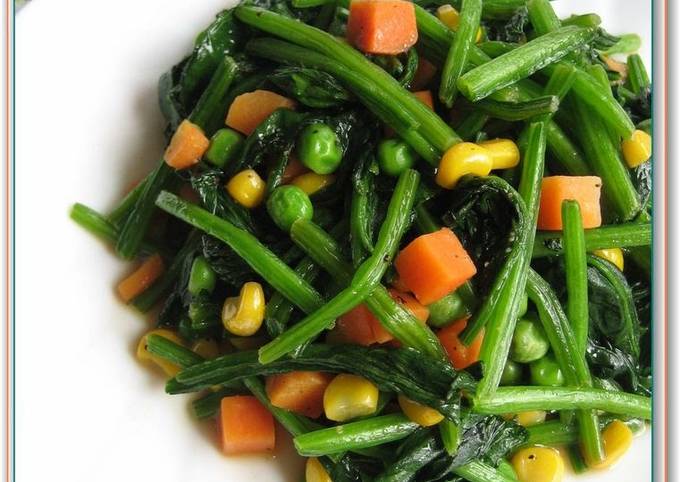 A picture of Spinach and Mixed Vegetables Stir-fried in Butter.