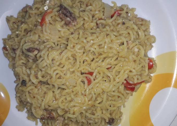 A picture of Indomie and vegetable.