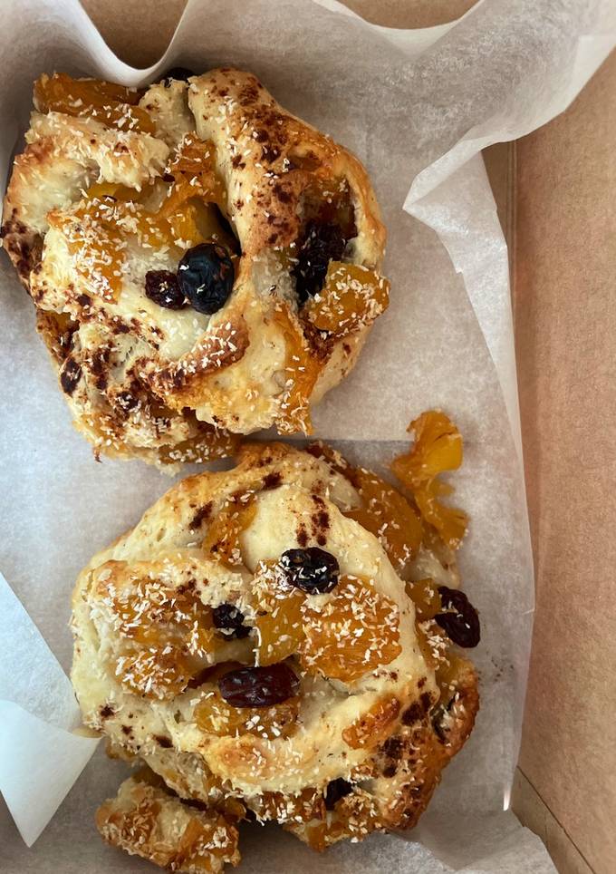 รูปของ Bun สับปะรดเชื่อมลูกเกดและมะพร้าวฝอย (Pineapple Raisin Coconut flake Bun)🌴🥥🍇🍍🥯