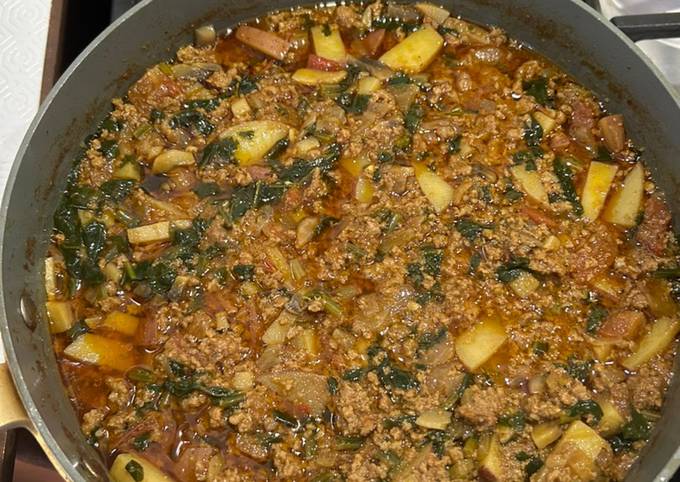 A picture of Curried ground beef with vegetables.