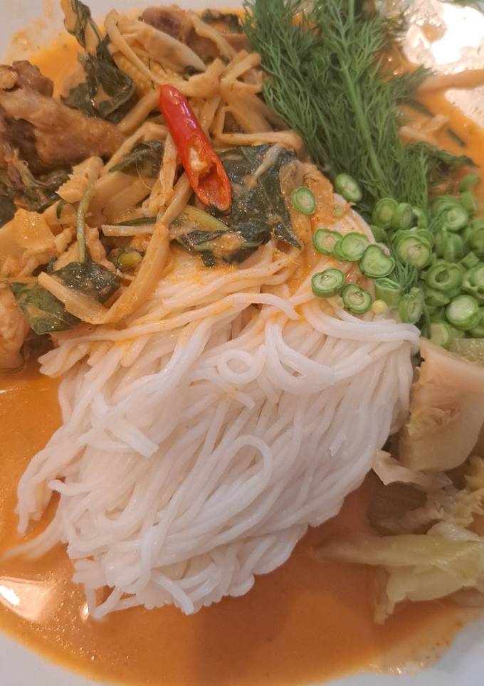 รูปของ ขนมจีนแกงไก่ใส่หน่อไม้
