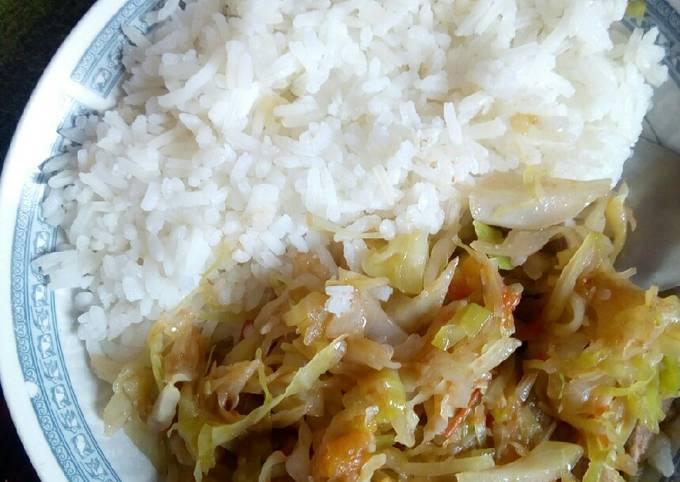 A picture of Rice served with fried cabbage.