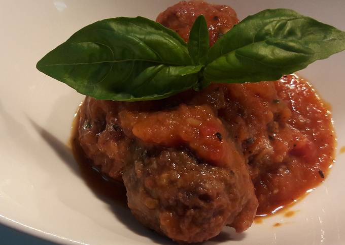 A picture of Meatballs in tomato concase.