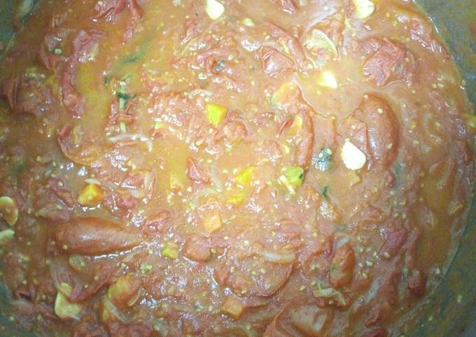 A picture of Tomato soup# before blending.