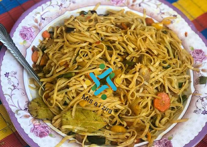 A picture of Stir fried vegetable noodles.