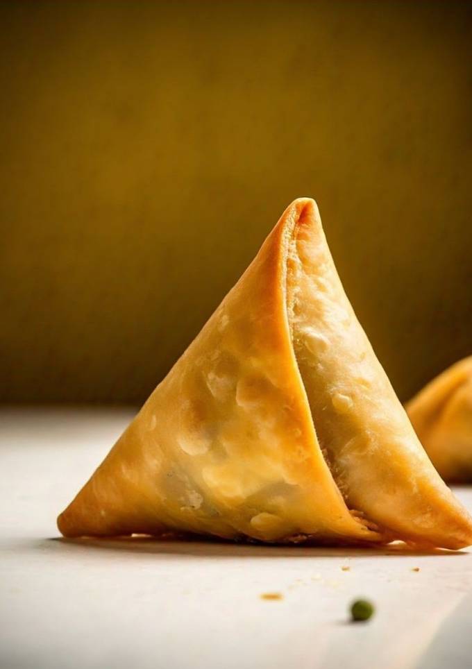 A picture of Samosa Wrap (رقاق السمبوسة).