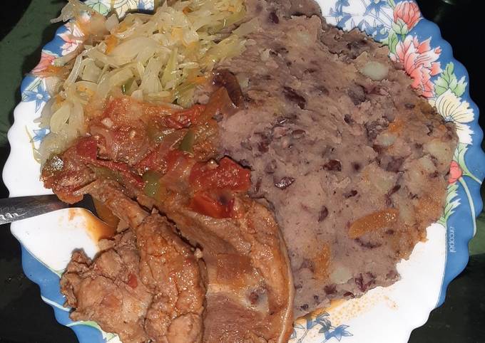 A picture of Cowpeas Mukimo, Steamed cabbage & Pork ribs #Mukimo challenge.