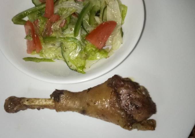 A picture of Lettuce salad and chicken thigh #4weekchallenge.