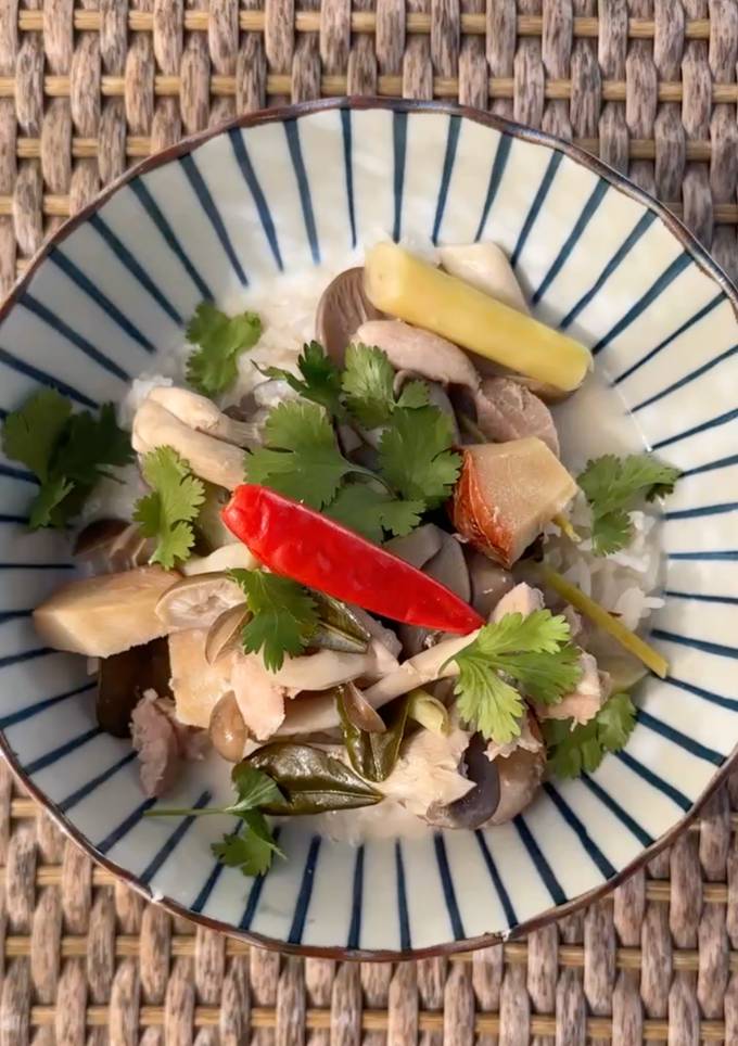 A picture of Tom Kha Gai.