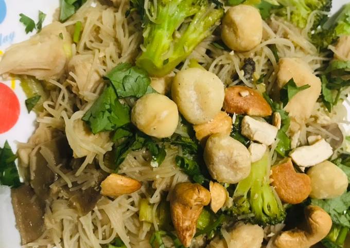 A picture of Veggie Rice Noodle and Mixed Nuts.