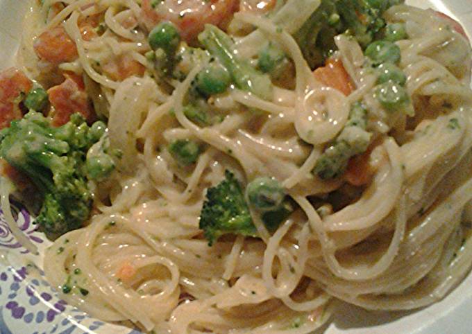 A picture of Vegetable noodle alfredo.