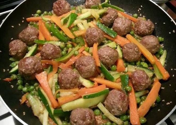 A picture of Piazza's meatballs and vegetables.