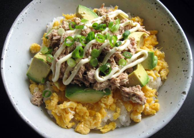 A picture of Tuna Mayo & Avocado Sushi Rice Bowl.