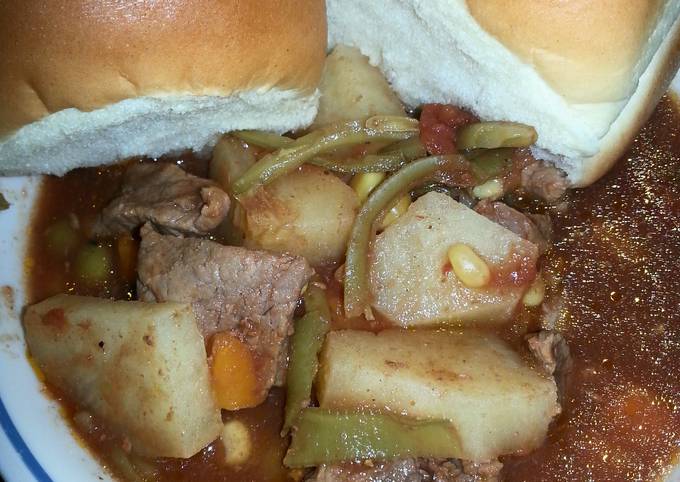 A picture of Crockpot Beefy Vegetable Soup.