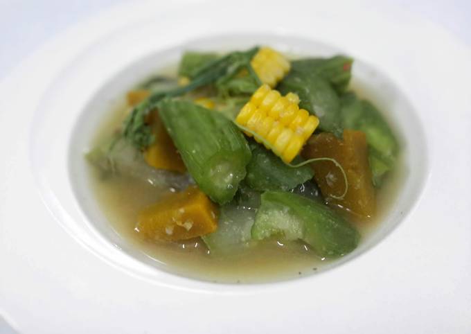 A picture of Vegetables Hot Soup / Gaeng Liang.